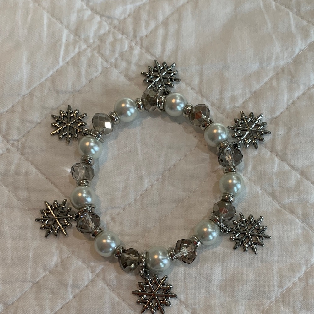 Brand new never worn Elegant Snowflake Bracelet